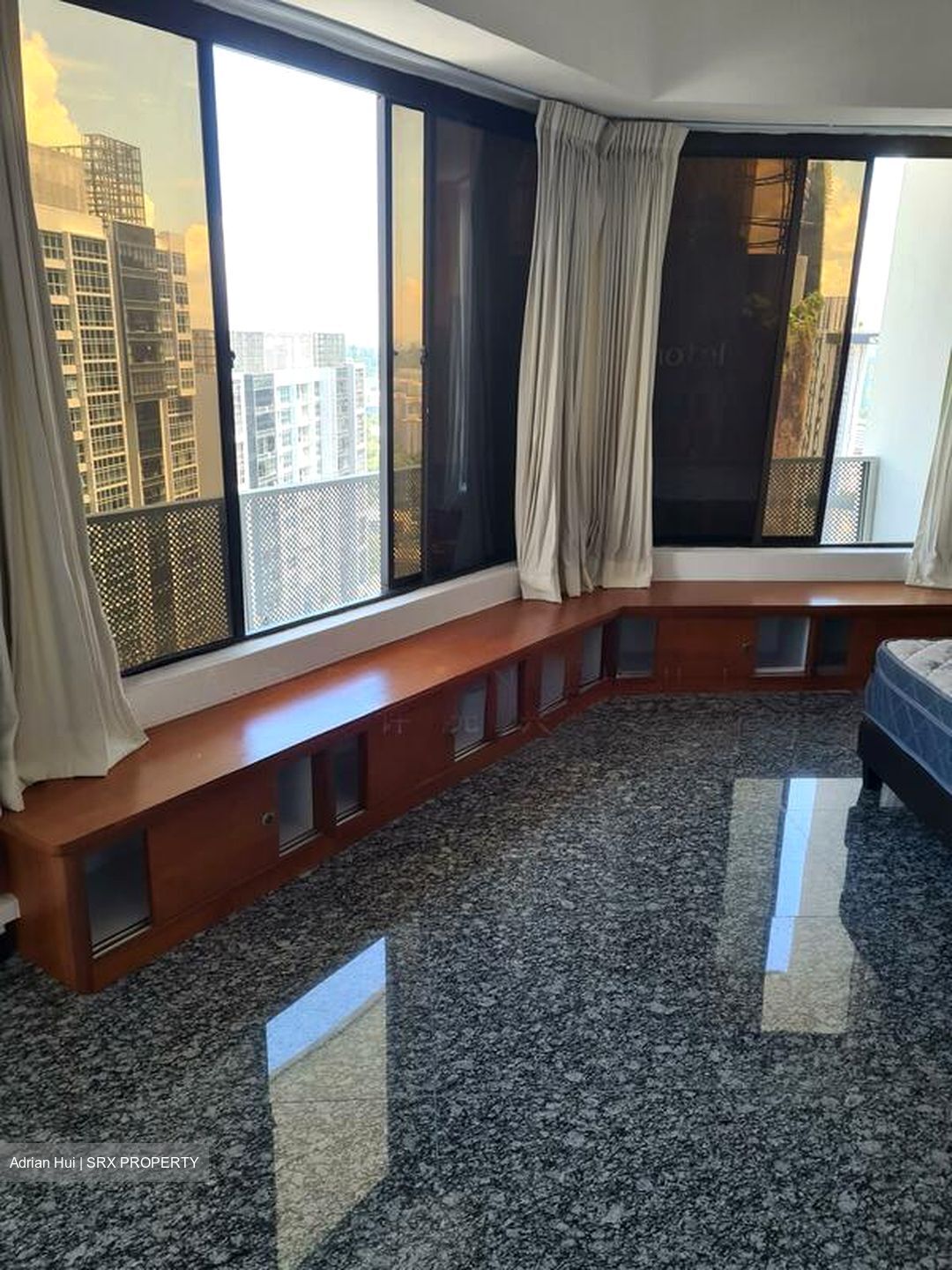 International Plaza (D2), Apartment #502403411